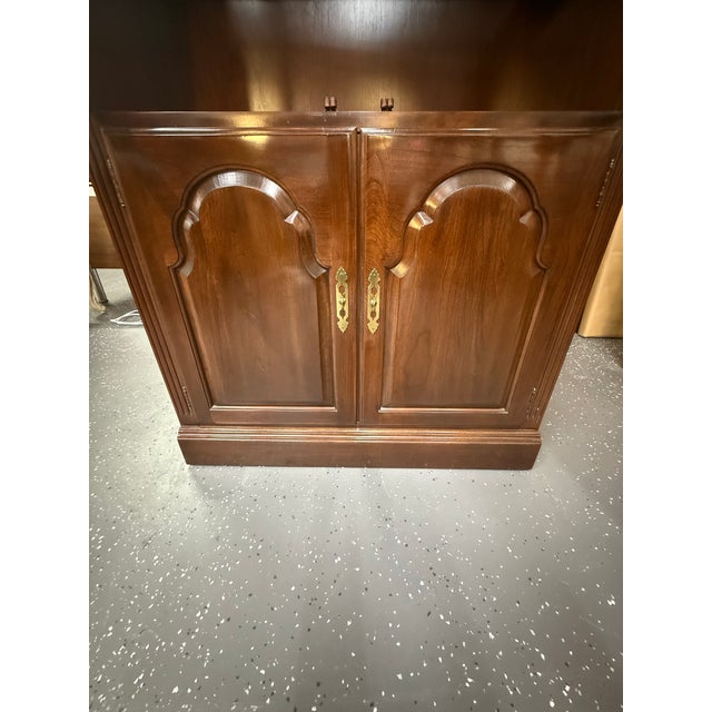 Vintage Ethan Allen Georgian Court Display Cabinet For Sale - Image 9 of 11