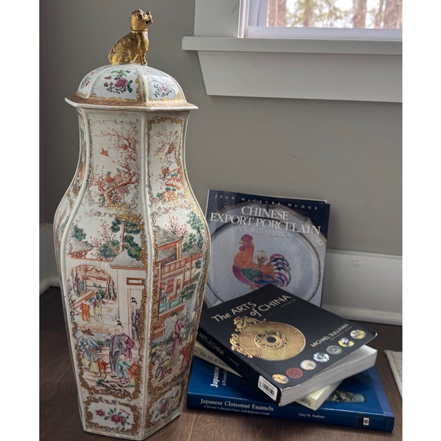 Asian Late 18th Century Qing Dynasty Export Famille Rose Mandarin Hexagonal Floor Vase Featuring Scenes of Courtly Life and Gold Gilt Foo Dog Lid For Sale - Image 3 of 12