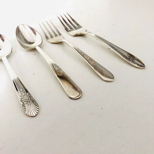 Vintage silverplate mismatched floral pattern 2 dessert forks 6.35"L, 5.80"L , 2 Dessert or Teaspoons 6.10"L , 6"L ,...
