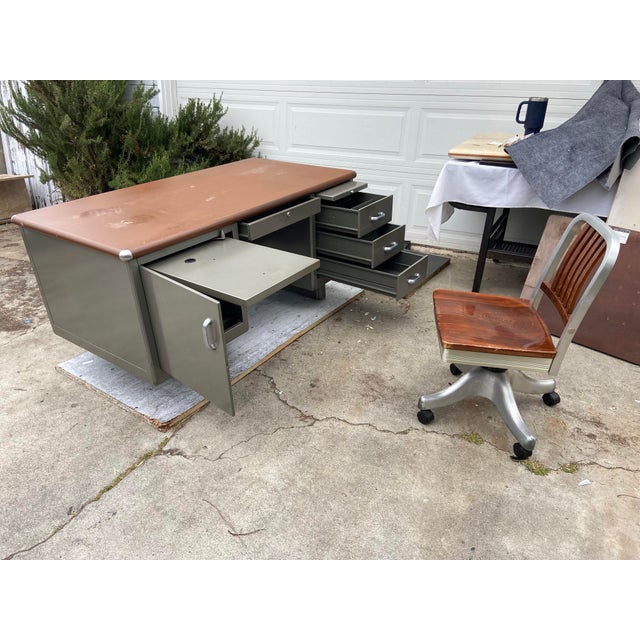 Vintage Mid Century Modern Shaw Walker Tanker Desk and Swivel Chair For Sale - Image 10 of 12