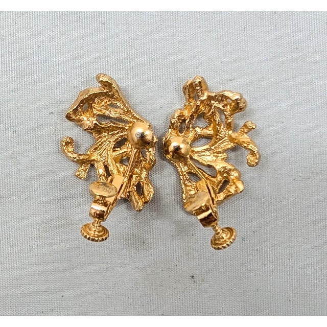 Vintage 1970s Signed Napier Goldtone Coral Clip Earrings-2 Pieces For Sale In Philadelphia - Image 6 of 7