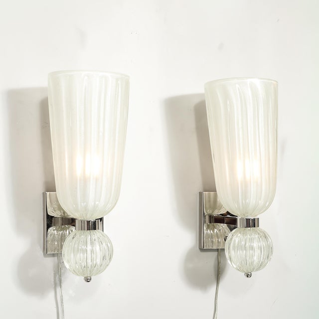 White Modernist Hand-Blown Fluted 24k White Gold Fleck Murano Glass & Nickel Sconces For Sale - Image 8 of 13