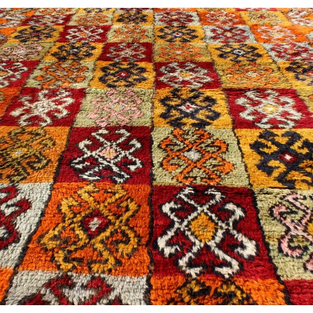 Keivan Woven Arts, En-165404, Vintage Mid-Century Turkish Tulu Rug - 4′9″ × 6′9″ For Sale In Atlanta - Image 6 of 8