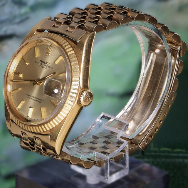 Vintage Rolex Datejust 1601 14k Yellow Gold Pie Pan Dial Jubilee Bracelet Watch For Sale - Image 9 of 15