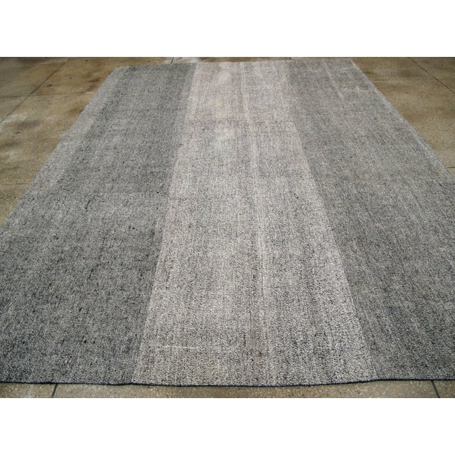 Late 20th Century Galerie Shabab Collection Mid-20th Century Turkish Flat-Weave Rug For Sale - Image 5 of 9