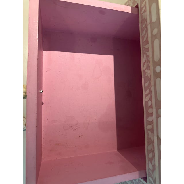 Late 20th Century Pink Bone Inlay Chest of Drawers For Sale In Miami - Image 6 of 18