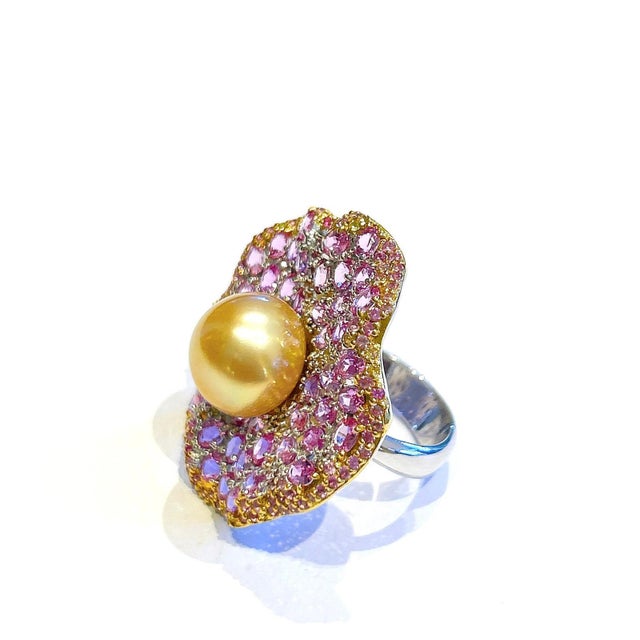 Bochic “Orient” Vintage South Sea Pearl & Pink Sapphire Ring Set 18K Gold & Silver For Sale In New York - Image 6 of 7