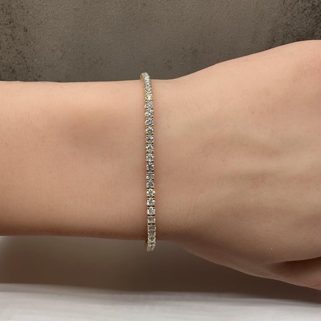 Natural Diamond Tennis Bracelet in 14kt Yellow Gold – 3.1ctw, 7in, New For Sale - Image 4 of 4
