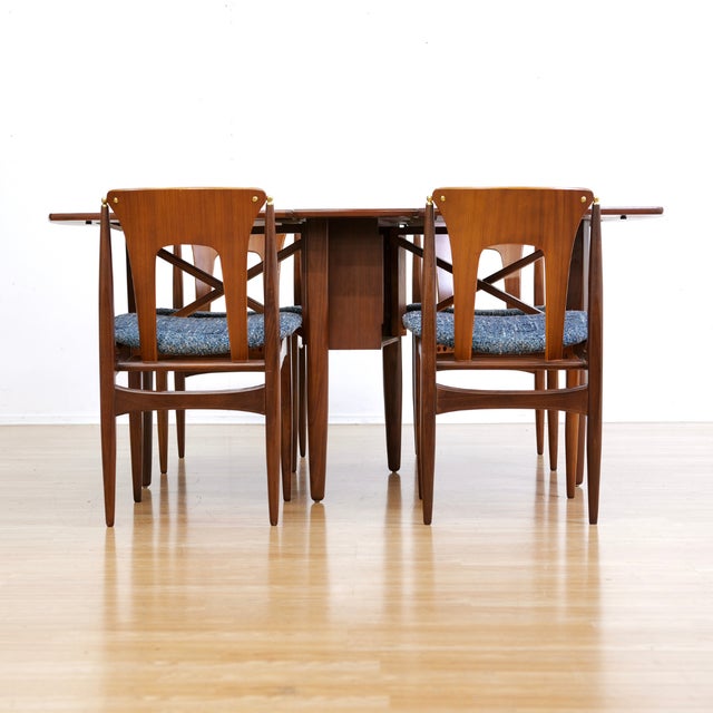 This mid-century ding set was produced by Elliots of Newbury during the 1960s. This beautiful 'drop leaf' dining table is...