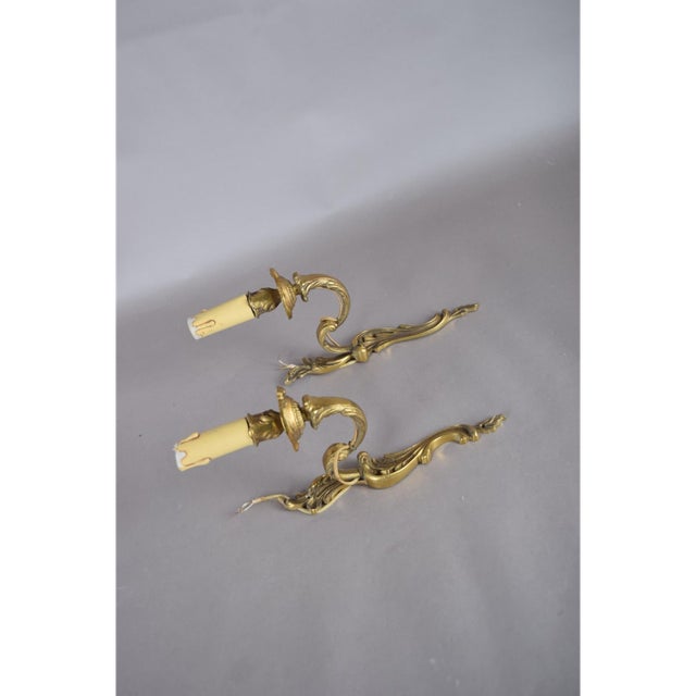 Metal French Louis XV Style Brass Wall Sconces, 1940s, Set of 2 For Sale - Image 7 of 9