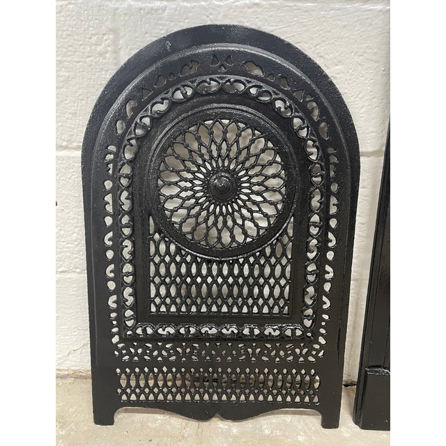Art Nouveau 19th Century Antique Cast Iron Fireplace – Ornate Victorian Surround and Insert From New Orleans For Sale - Image 3 of 7