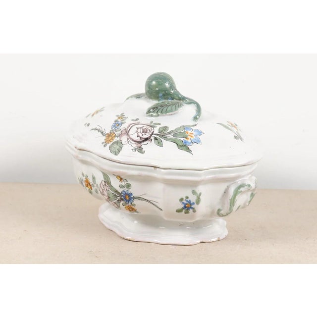 French 1750s Mid 18th Century French Faience Soup Tureen For Sale - Image 3 of 13