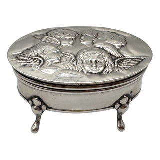 Edwardian Sterling Silver Oval Trinket Box Raphael Angel Heads, Birmingham, 1912 For Sale