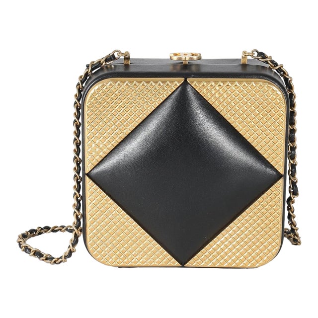 Black Lambskin Gold Metal Square CC Clutch For Sale