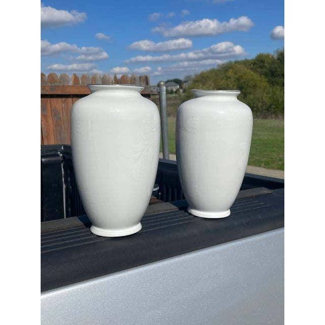 Pair of Hand Painted Japanese Kutani Porcelain Vases For Sale In Dallas - Image 6 of 7