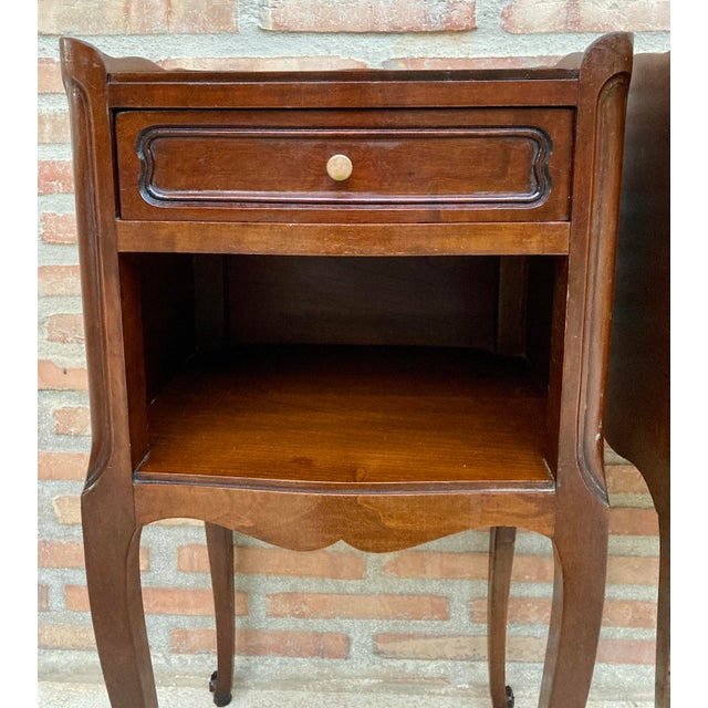 It’s a beautiful pair of walnut nightstands or side tables. There are one with three drawers and the other with one drawer...