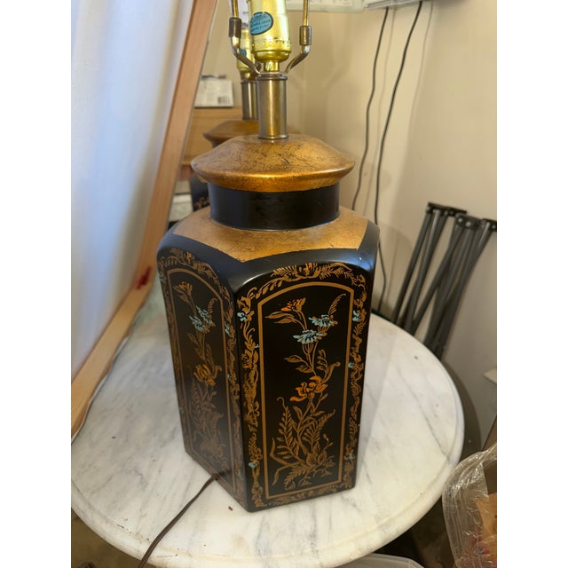 Vintage Gorgeous Mid Century Modern Chinoiserie Hexagonal Tea Caddy Table Lamps - Pair For Sale - Image 4 of 7