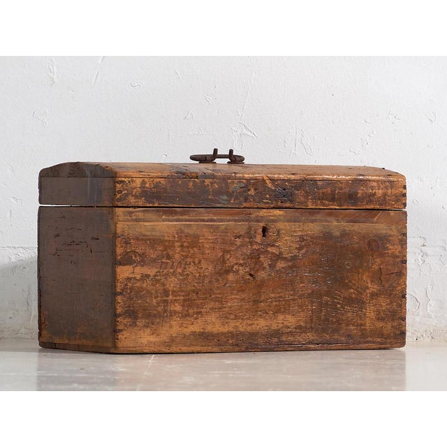 Antique storage chest (c.1920) Dimensions: Width: 55 cm Depth: 31 cm Height: 31 cm Style: Rustic Materials and techniques:...