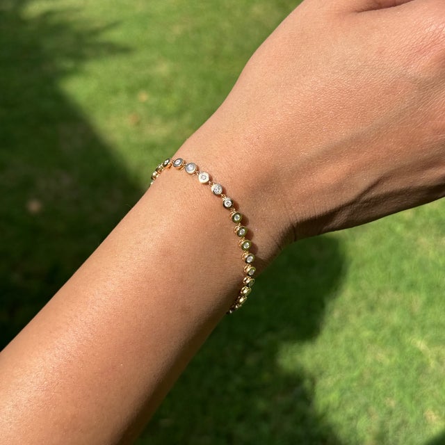 Modern Minimalist Bezel Set Diamond Tennis Bracelet in 14k Yellow Gold 7 Inches For Sale In New York - Image 6 of 16