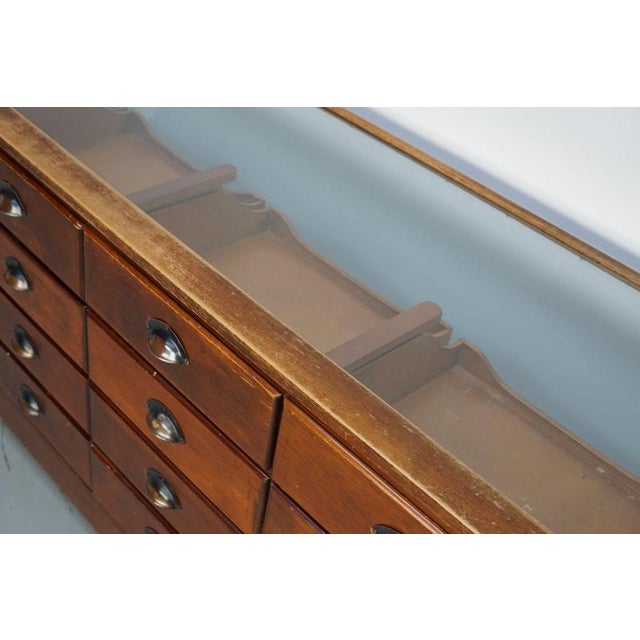 English Beech and Glass Shop Counter Cabinet, 1920s For Sale - Image 4 of 18