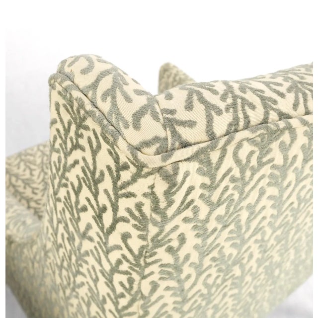 Mid-Century Modern Pair of Scoop like Shape Light Profile Mid Century Modern Lounge Chairs For Sale - Image 3 of 13