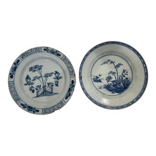 18th-Century Chinese Export Blue and White Plates, Set of 2 For Sale