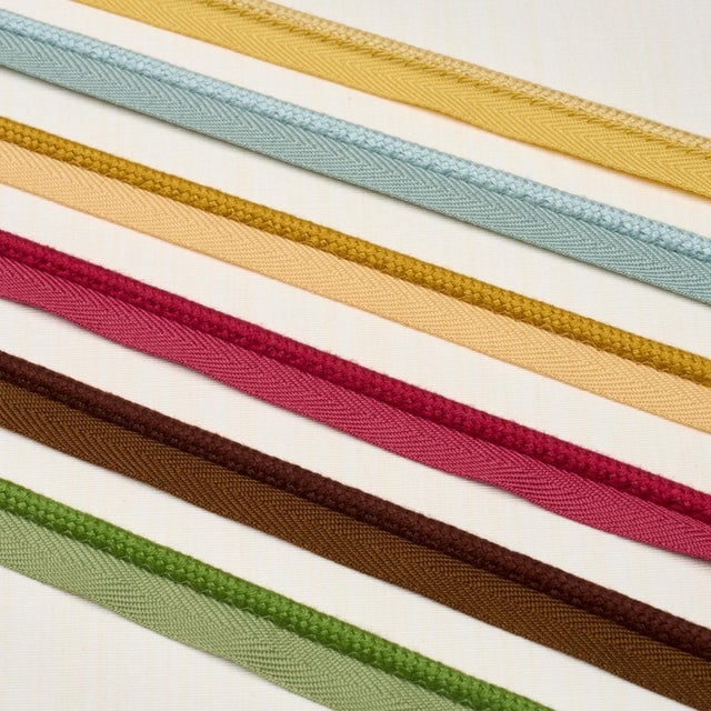 Traditional Sample - Schumacher Cedric Cotton Lip Cord Medium Trim In Butter For Sale - Image 3 of 4