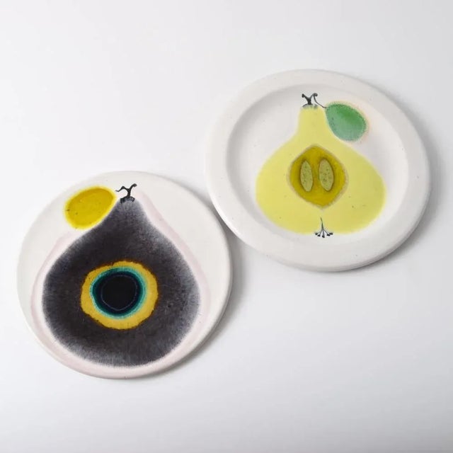 Plates diameter: 20.5 cm and 23 cm. This piece has an attribution mark, I am sure that it is completely authentic and take...