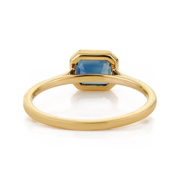 Bezel Set 1.07ct Octagon Blue Sapphire Solitaire Ring Size 5 in 14k Yellow Gold For Sale - Image 9 of 15