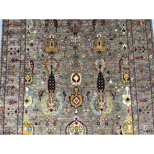 Gray Sultani Pineapple Floral Wool Rug in Gray and Burgundy, 4'10" X 6'5" For Sale - Image 8 of 15