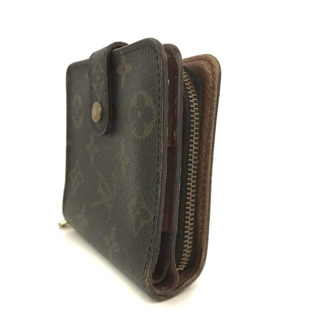 1990s 1990s Louis Vuitton Monogram Compact Zip Bifold Ladies Wallet For Sale - Image 5 of 8
