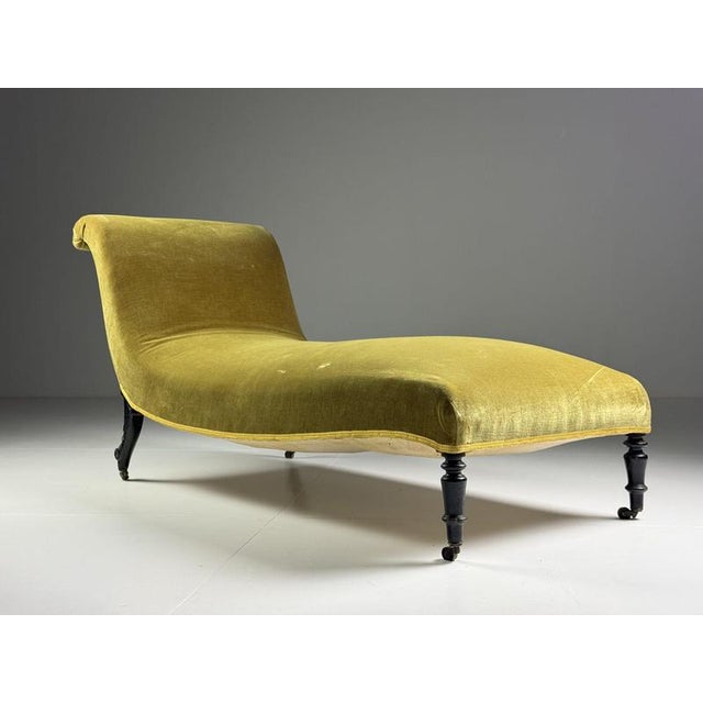 French chaise longue. 19th century, napoleon iii period. Slipper-style. Sturdy and solid. Upholstered in yellow/gold...