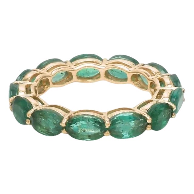 Natural 5.79 cts Zambian emerald band ring in 18k gold For Sale