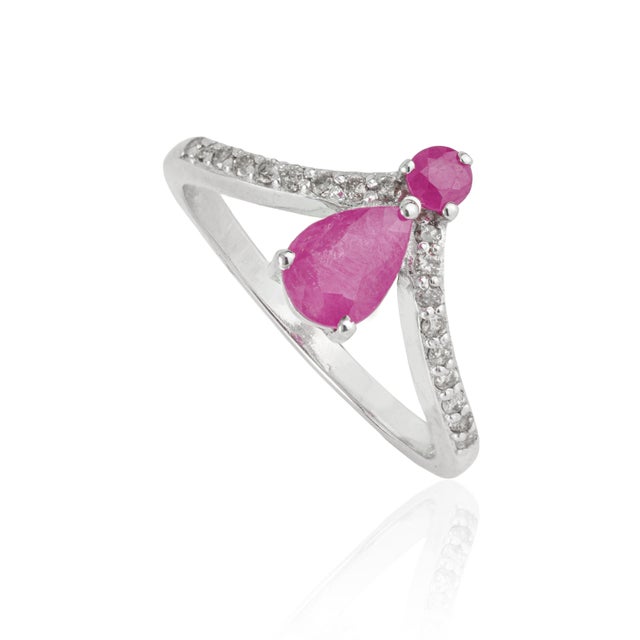 Contemporary 1.03 Ct Pear Ruby & Diamond Cocktail Ring in 925 Sterling Silver, Size 6 - Everyday Luxe For Sale - Image 3 of 14