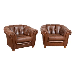 Pair of 20th Century English Brown Leather Club Chairs For Sale
