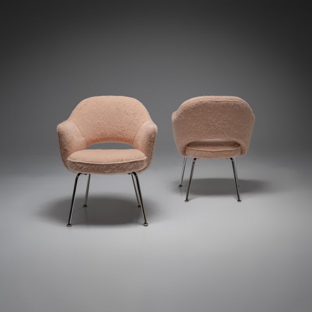 Eero Saarinen Model 71 Dining Chair in Pink by Eero Saarinen for Knoll, 1980s, Set of 2 For Sale - Image 4 of 13
