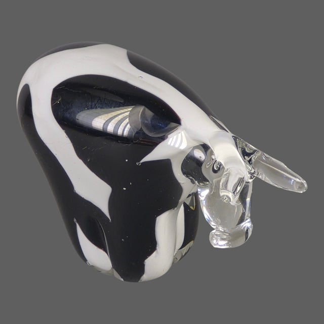 Mid-Century Modern Italian Hand-Blown Art Glass Spotted Black & White Cow Paperweight Figurine For Sale - Image 3 of 10