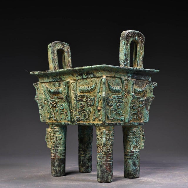 Late 19th Century Late 19th Century Bronze Rectangular Ritual Vessel With Taotie Masks For Sale - Image 5 of 10