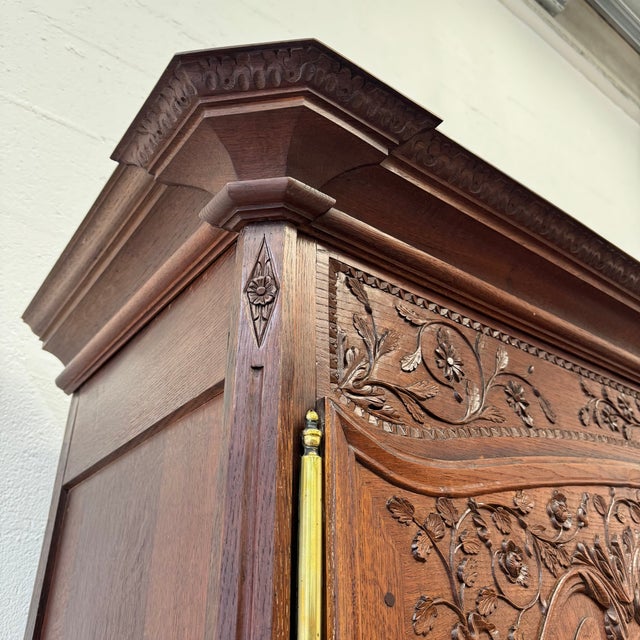 Large French Provençal Country Wardrobe in Carved Oak, 17th Century For Sale - Image 15 of 18