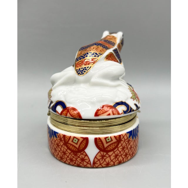 Late 20th Century Vintage Andrea by Sadek Frog Imari Porcelain Trinket Box- Royal Crown Derby / Limoges Style – Japanese / Chinoiserie For Sale - Image 5 of 13