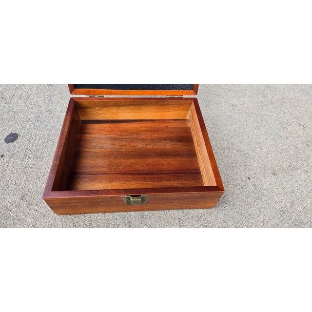 1950s Franklin Templetion Wooden Keepsake Box / Humidor With Engraved Lid For Sale - Image 12 of 12