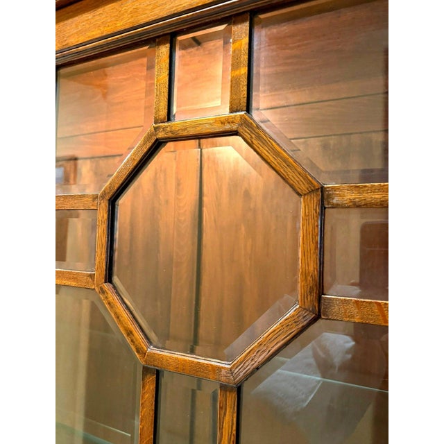 Antique C. 1900-1915 Quarter-Sawn Tiger Oak Beveled Glass Display China Cabinet For Sale - Image 13 of 18