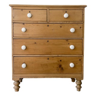 19th Century English Pine Chest of Drawers | Dresser With Porcelain Knobs For Sale