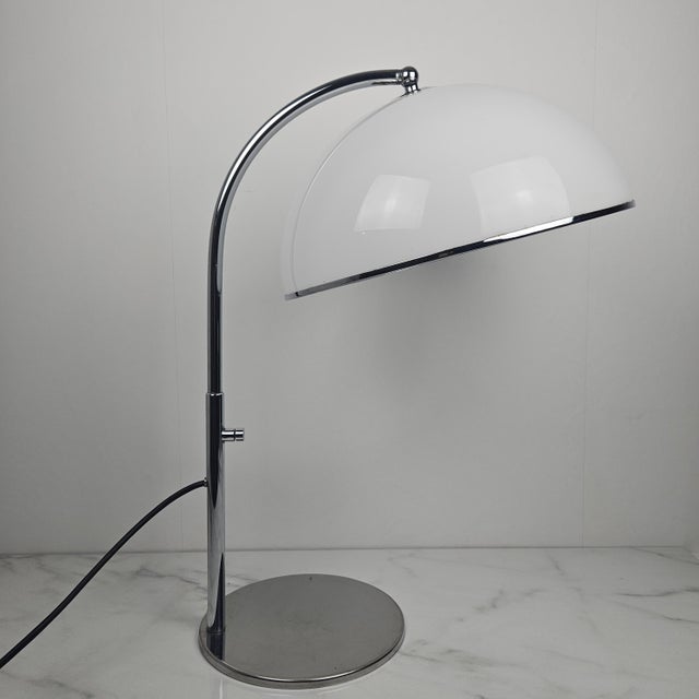 1970s Table Lamp in Chrome and White Acrylic Diffuser, Italy, 1970s For Sale - Image 5 of 14