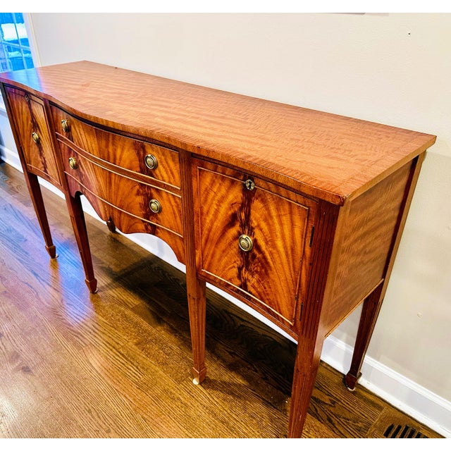 George Hepplewhite Antique Flame Mahogany Sideboard | Federal / Hepplewhite Style | Original Hardware For Sale - Image 4 of 8