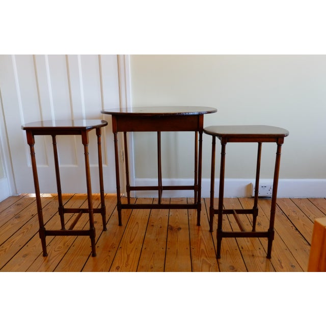 Tall Mahogany Oval Nesting Tables, England, 1900s, Set of 3 For Sale - Image 4 of 14