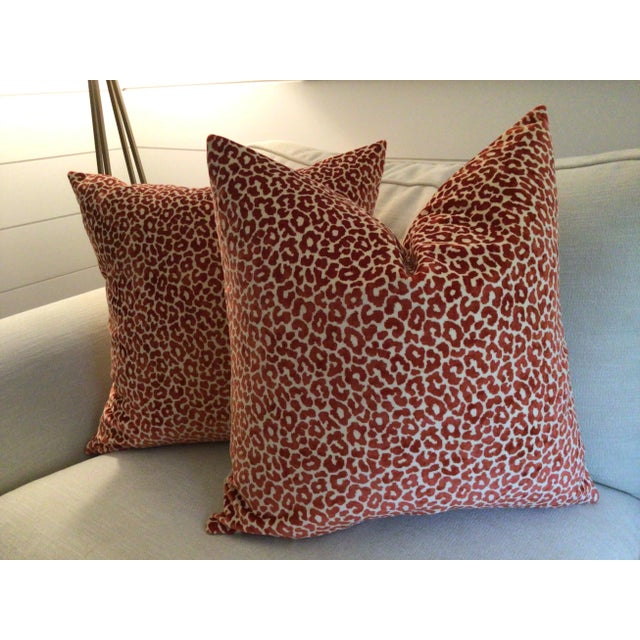 Schumacher Timothy Corrigan Madeleine Velvet Pillows- a Pair For Sale In Atlanta - Image 6 of 7