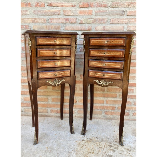 Mid-Century Modern French Louis XV Tulipwood Veneer Bedside Tables or Nightstands, Set of 2 For Sale - Image 3 of 18