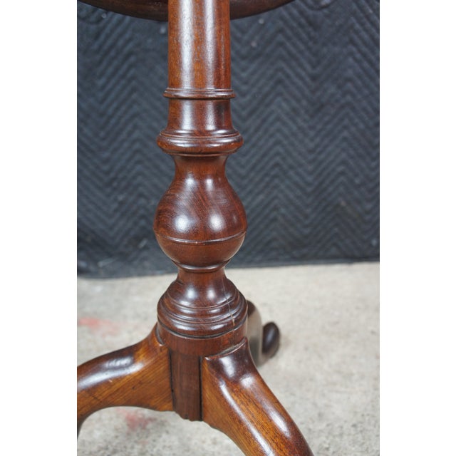 Antique Queen Anne Philadelphia Mahogany Tilt Top Birdcage Candlestand Tea Table For Sale - Image 10 of 12