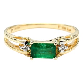 0.65 Carat Emerald 14k Gold Two Row Open Gap Band Ring, Size 7 For Sale